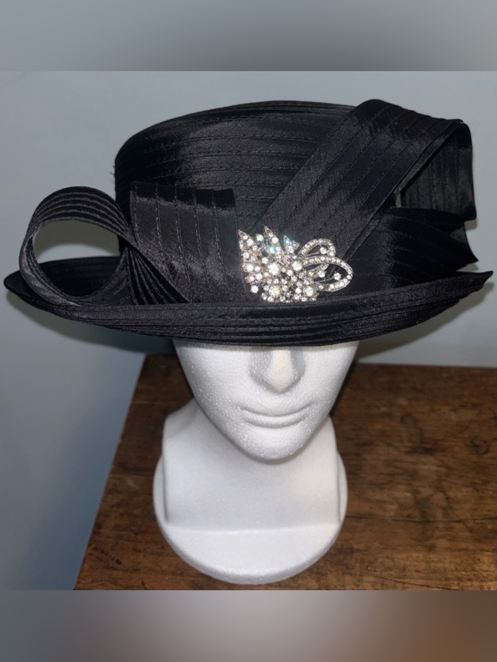 Sierra Millinery Women’s Hat Black Ribbon Rhinestone Accents Brooch Derby